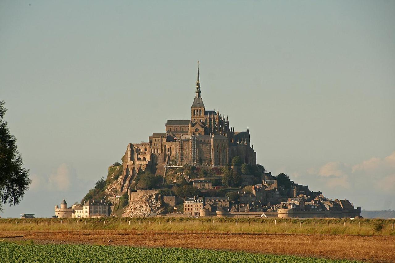 Gite A 1,9 Km Du Mont St Michel Villa Beauvoir  Exterior photo